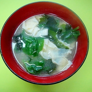 生湯葉とつる菜ワカメの味噌汁